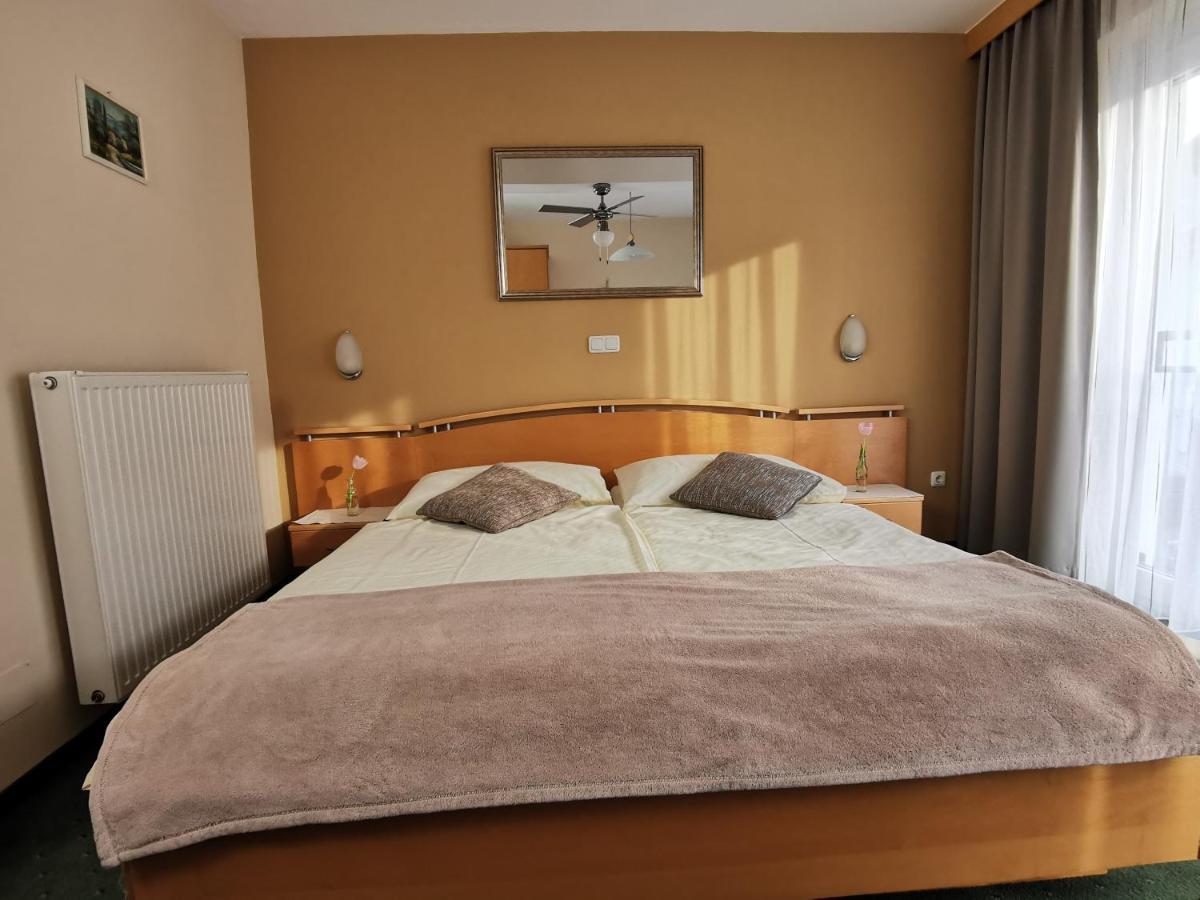 Hotel & Wirtshaus Hoedl-Kaplan 费尔德巴赫 外观 照片